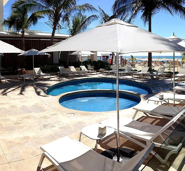 Hotel E-Motions & Beach Club Playa del Carmen 4*,